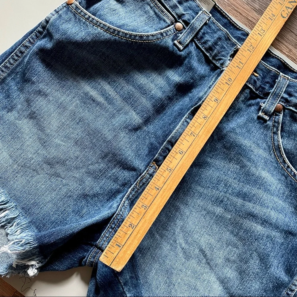 NWT Wrangler Cowboy Cut Slim Fit Cut Off Blue Jean Denim Shorts Sz 3/4 Rodeo